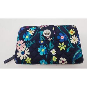 Vera Bradley Womens Floral Quilted Wallet With Zipper & Snap Closure